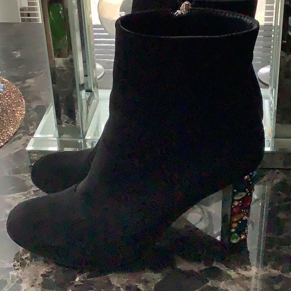 Shoe - Picture 2 of 4